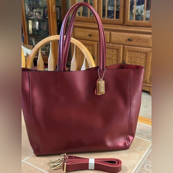 NWOT Burgundy Sheen Handbag Tote - Picture 1 of 5
